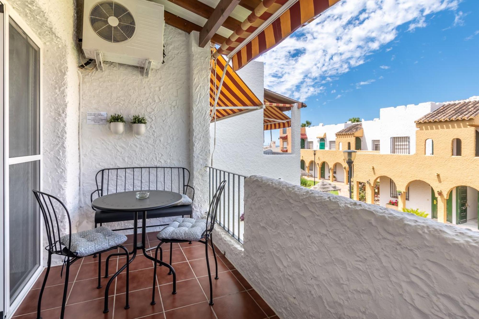 Renovated Apartment On Beachside With Pool ネルハ エクステリア 写真