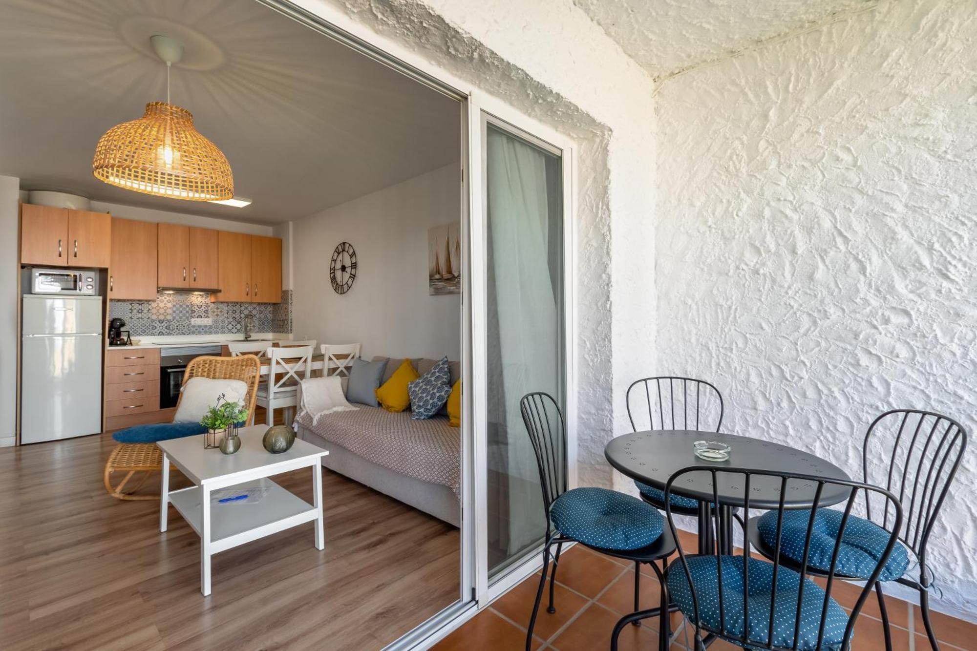 Renovated Apartment On Beachside With Pool ネルハ 部屋 写真